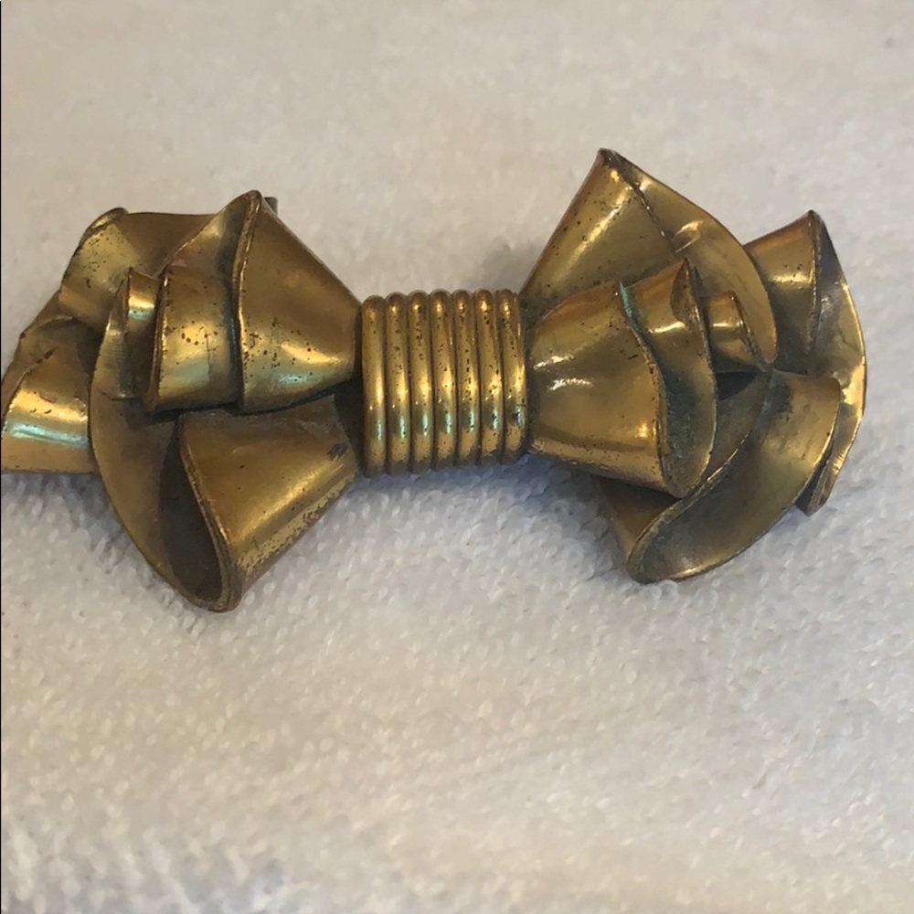 bow pin